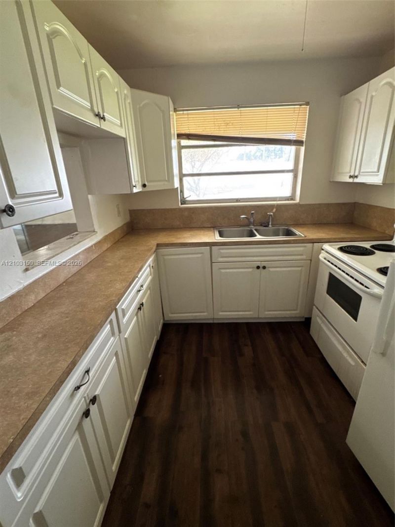 3033 NW 43rd Ave, Unit 102, Lauderdale Lakes, FL 33313 Photo