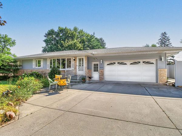 2842 Marion Street , Roseville, MN 55113