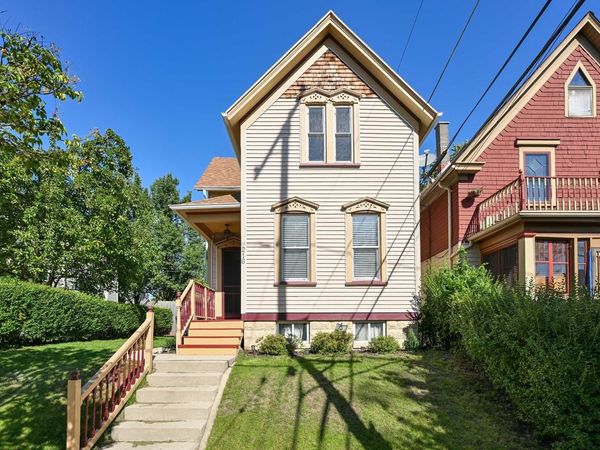 216 E Garfield AVENUE, Milwaukee, WI 53212