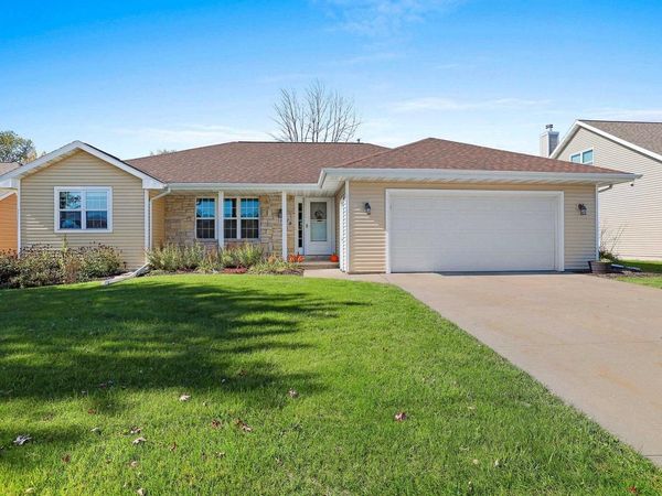 2182 W MELCORN CIRCLE, De Pere, WI 54115