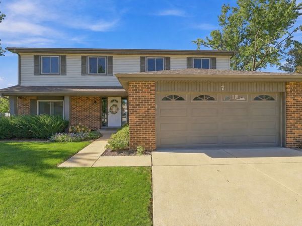 7 Pheasant Court, Woodridge, IL 60517