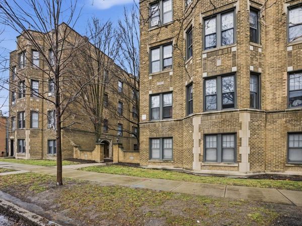 2336 W Addison Street , Unit i2, Chicago, IL 60618