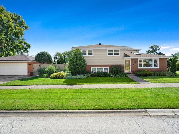9301 S 81st Court , Hickory Hills, IL 60457