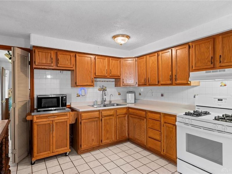 7720 Stonesboro Drive, Huber Heights, OH 45424 Photo 13