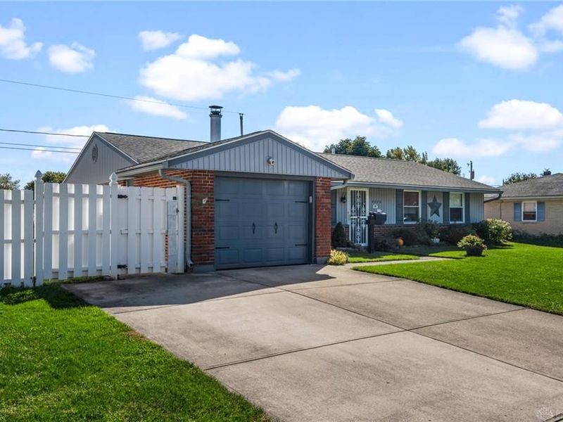 7720 Stonesboro Drive, Huber Heights, OH 45424 Photo 2