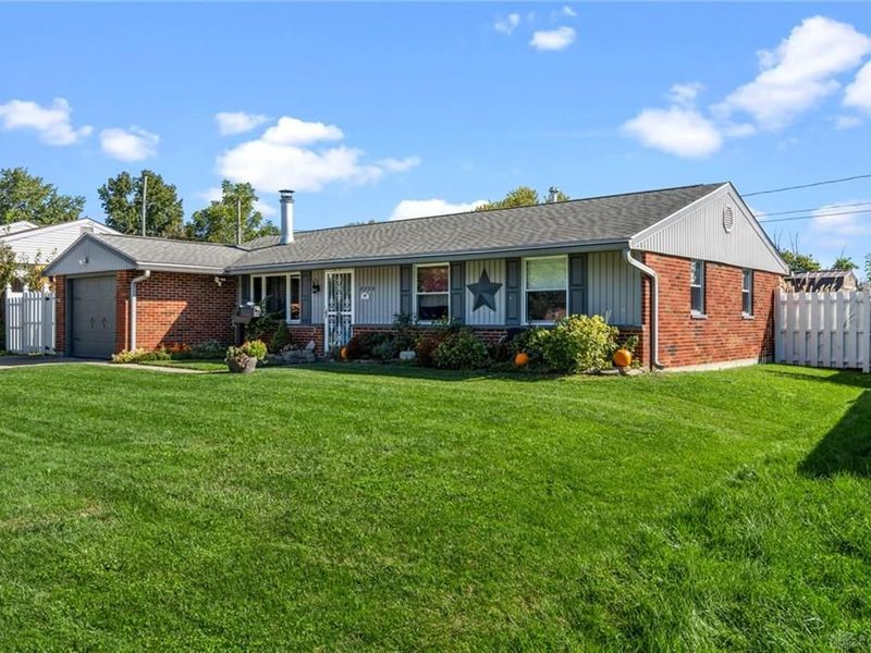 7720 Stonesboro Drive, Huber Heights, OH 45424 Photo 3