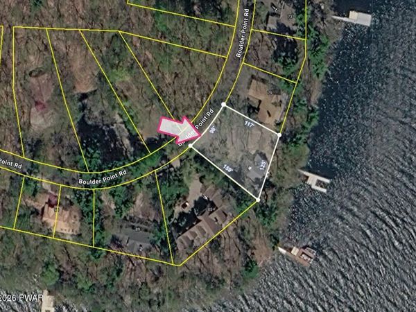 81 Boulder Point Road, Lakeville, PA 18438