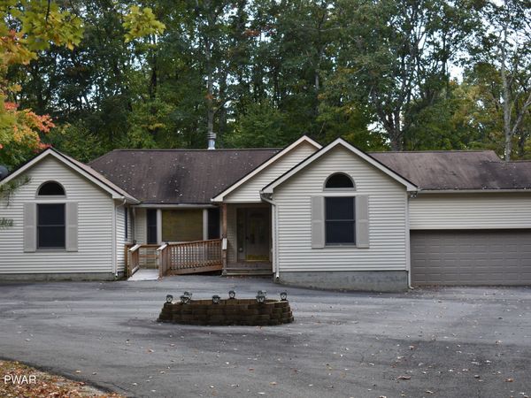 801 Oriole Court , Lords Valley, PA 18428