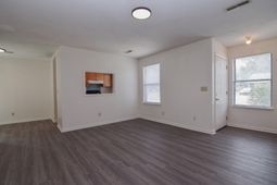 111 Peach Circle photo 4