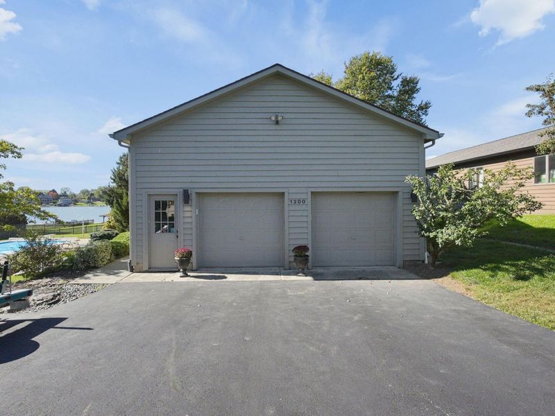 1200 E Choctaw Drive , London, OH 43140 Photo 3