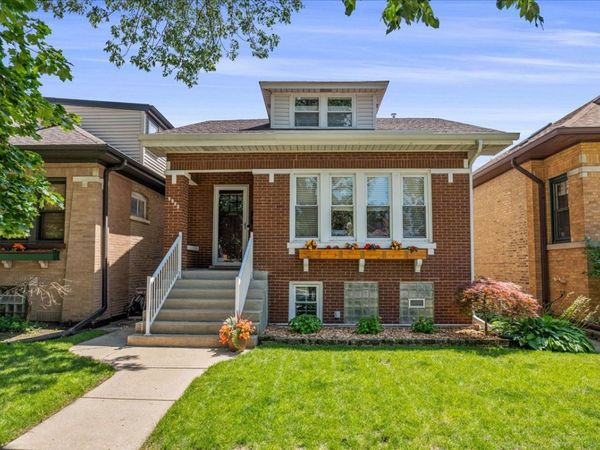 5523 W Pensacola Avenue , Chicago, IL 60641