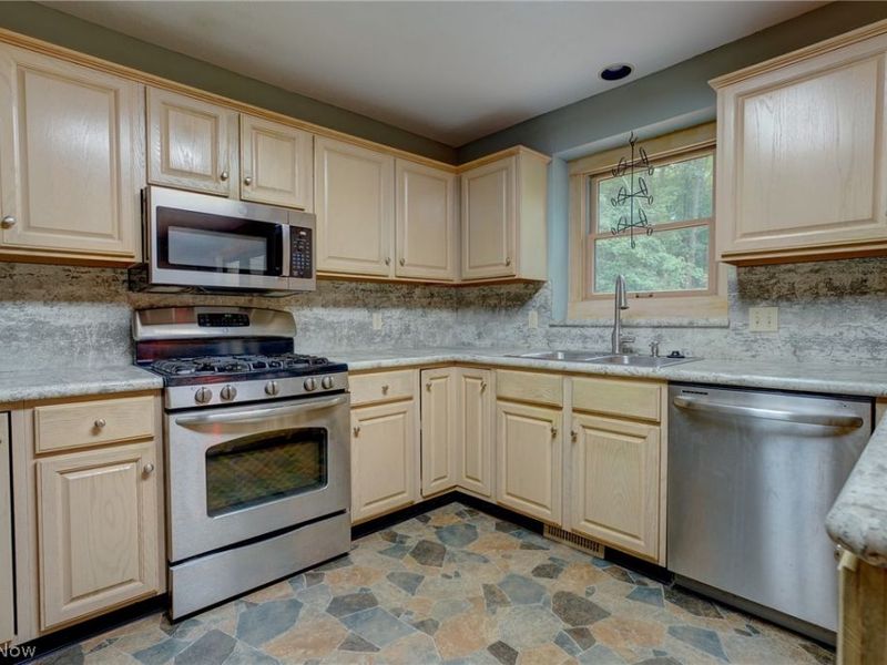 111 Squires Court, South Amherst, OH 44001 Photo 15