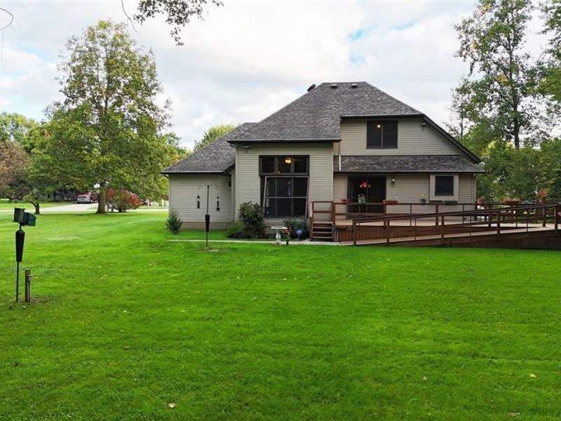111 Squires Court, South Amherst, OH 44001 Photo 5