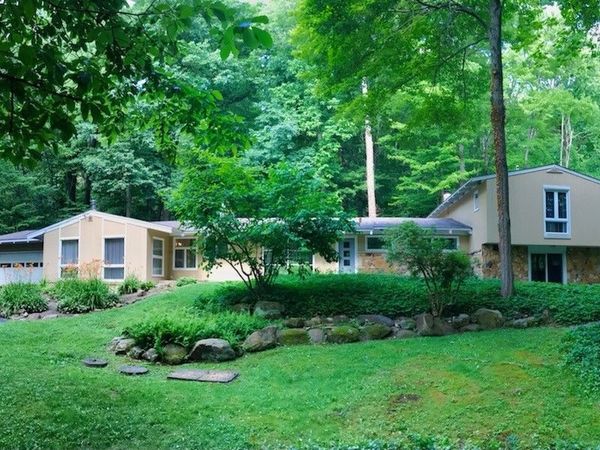 17079 Cats Den Road , Chagrin Falls, OH 44023