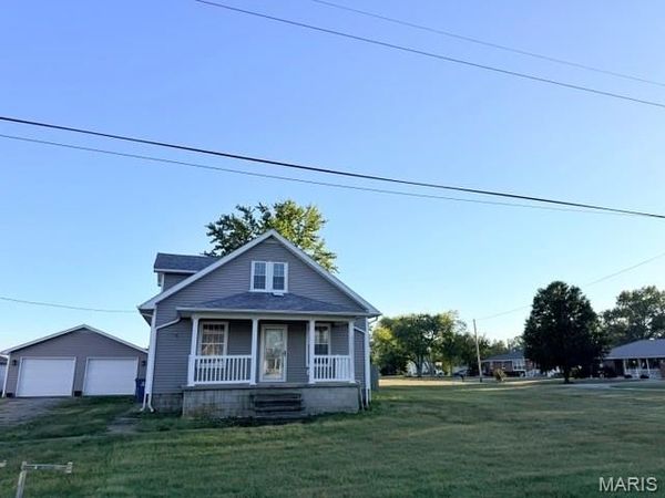 326 E Cherry Street , Hoyleton, IL 62803