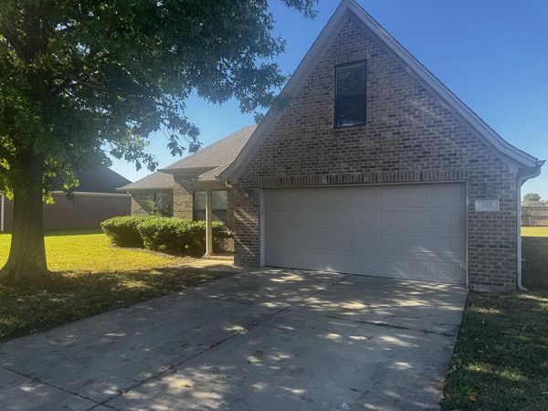 905 Rue Royale Drive, Marion, AR 72364