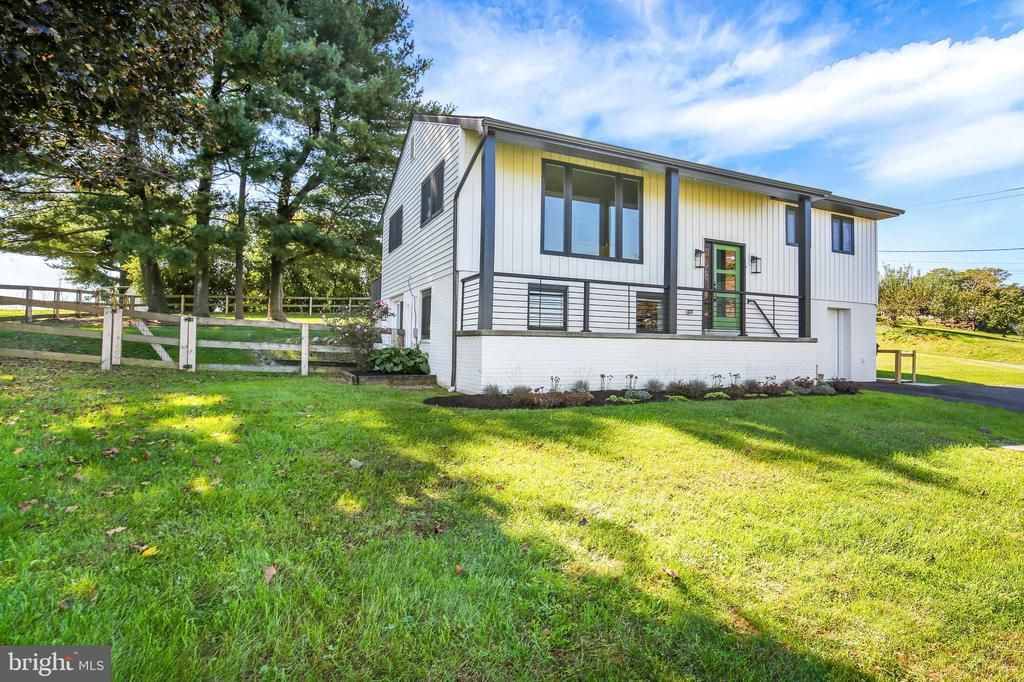 722 WATER EDGE ROAD , LITITZ, PA 17543