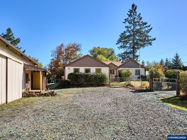 1060 Silver Falls Dr NE, Silverton, OR 97381