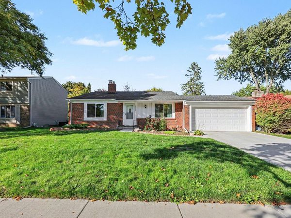 2923 Quartz Drive, Troy, MI 48085
