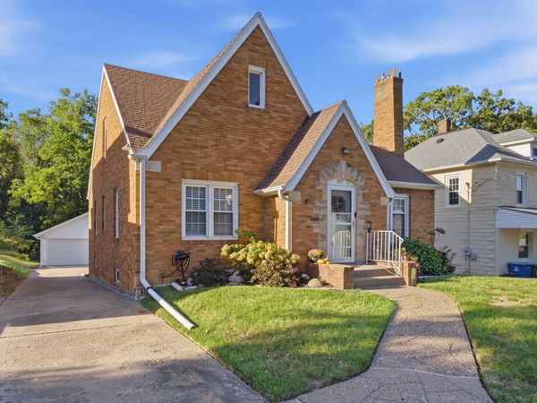 807 COLVER, Muscatine, IA 52761