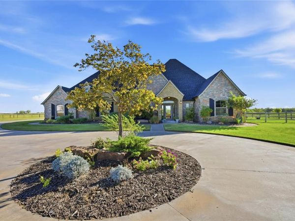 2900 Fontaine Place, Yukon, OK 73036