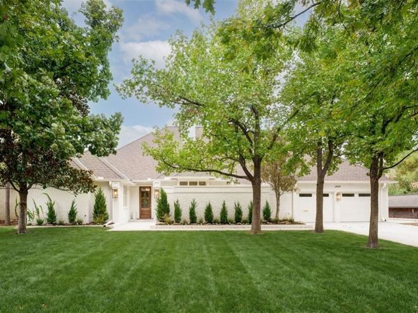 1409 Glenbrook Terrace, Nichols Hills, OK 73116