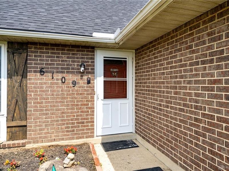 6109 Little Creek Court, Huber Heights, OH 45424 Photo 3