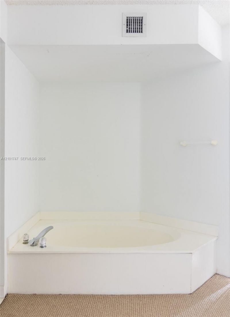 3400 NE 192 St , Unit 1905, Aventura, FL 33180 Photo