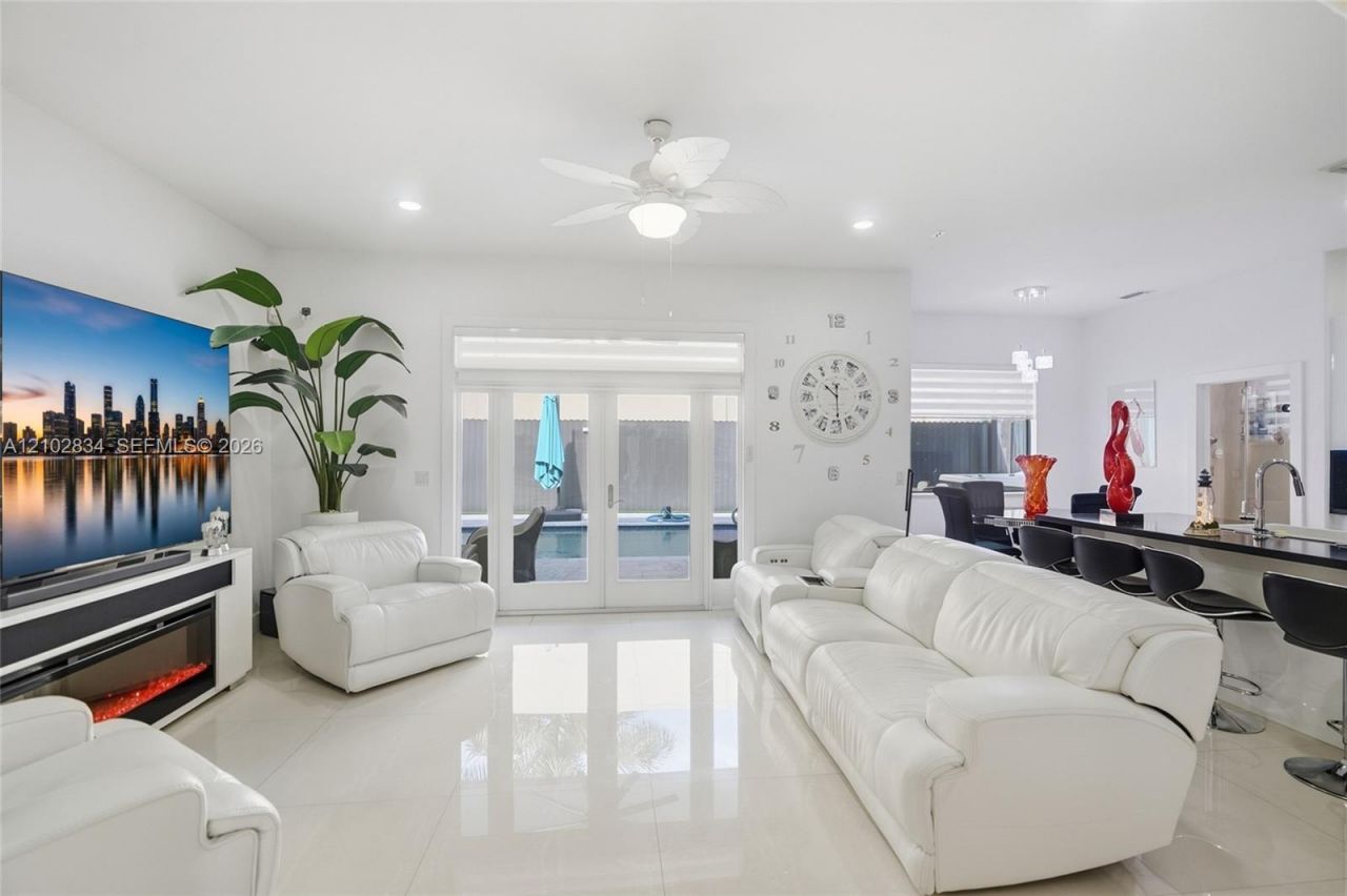 18112 NW 91st Ct, Hialeah, FL 33018 Photo