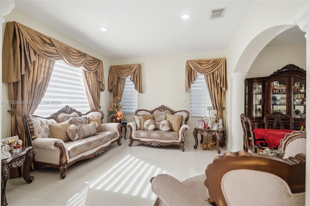 18112 NW 91st Ct, Hialeah, FL 33018 Photo