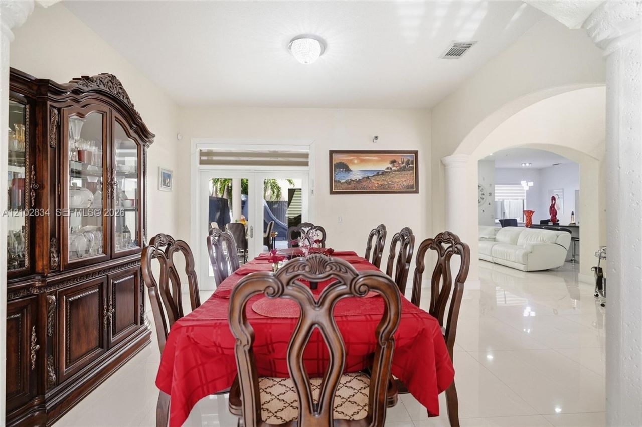 18112 NW 91st Ct, Hialeah, FL 33018 Photo