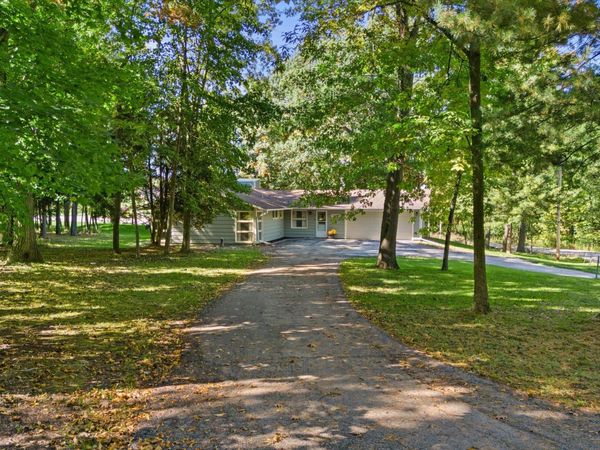 W271S3599 Oak Knoll Dr, Waukesha, WI 53189
