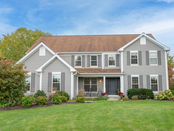 8646 S Parkland Ct, Franklin, WI 53132