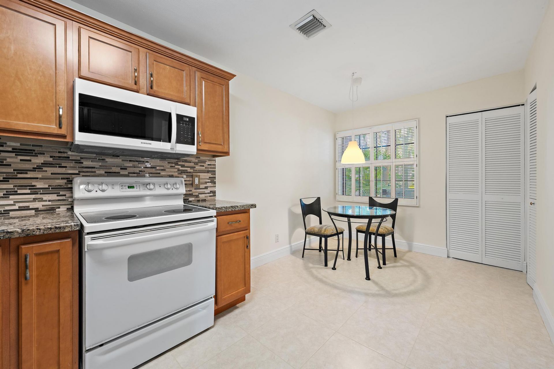 370 Prestwick Circle, Unit 2, Palm Beach Gardens, FL 33418 Photo