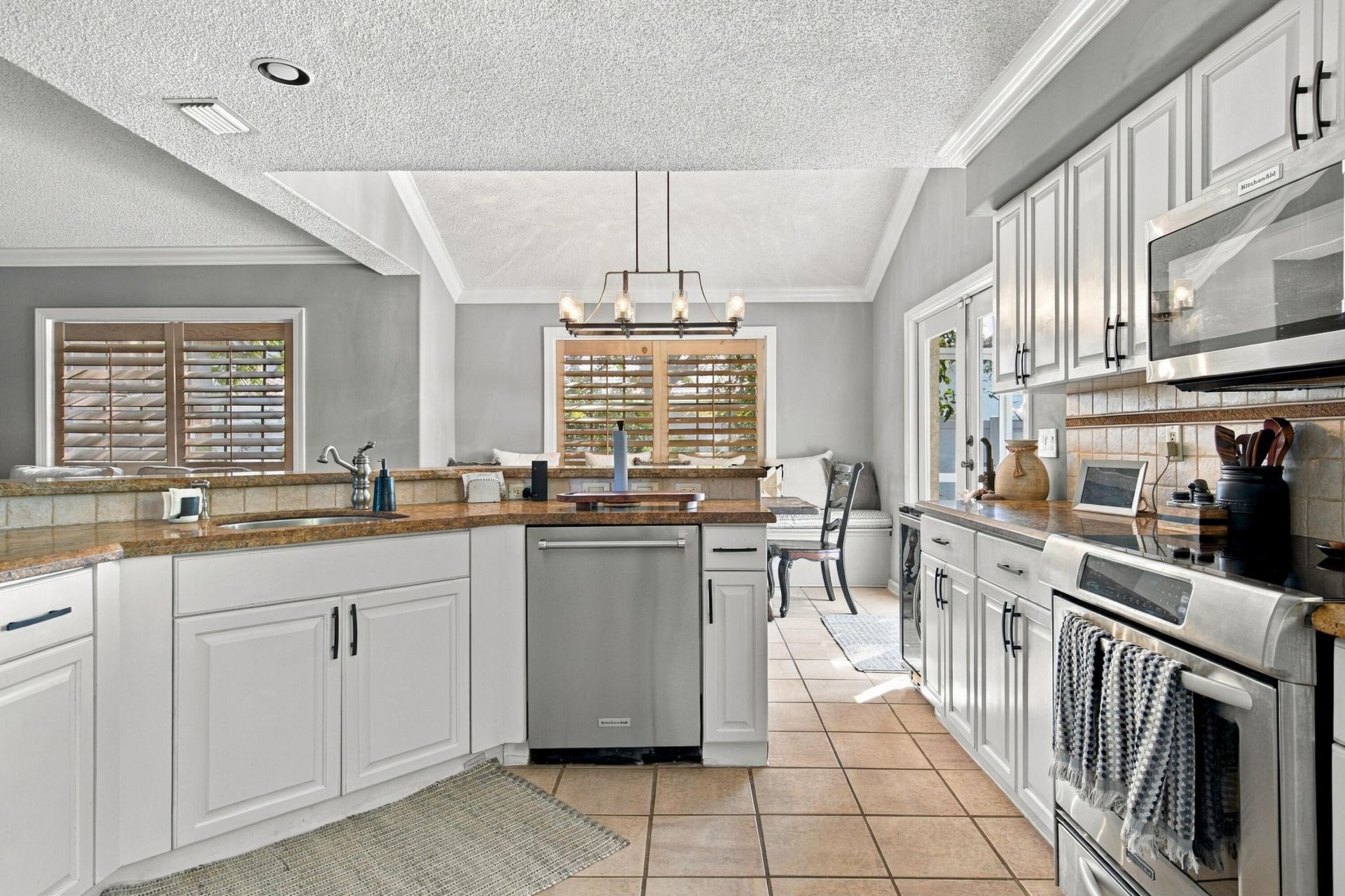 20104 NW 9th Drive, Pembroke Pines, FL 33029 Photo