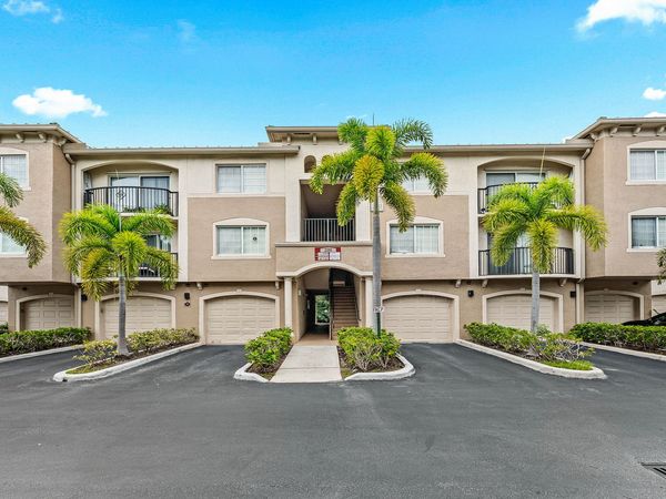 200 Crestwood Court N, Unit 211, Royal Palm Beach, FL 33411