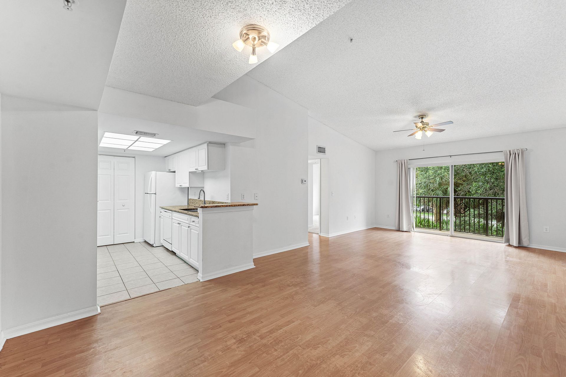 200 Crestwood Court N, Unit 211, Royal Palm Beach, FL 33411 Photo
