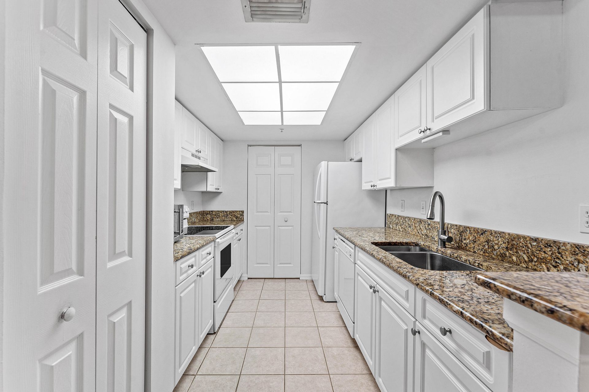 200 Crestwood Court N, Unit 211, Royal Palm Beach, FL 33411 Photo