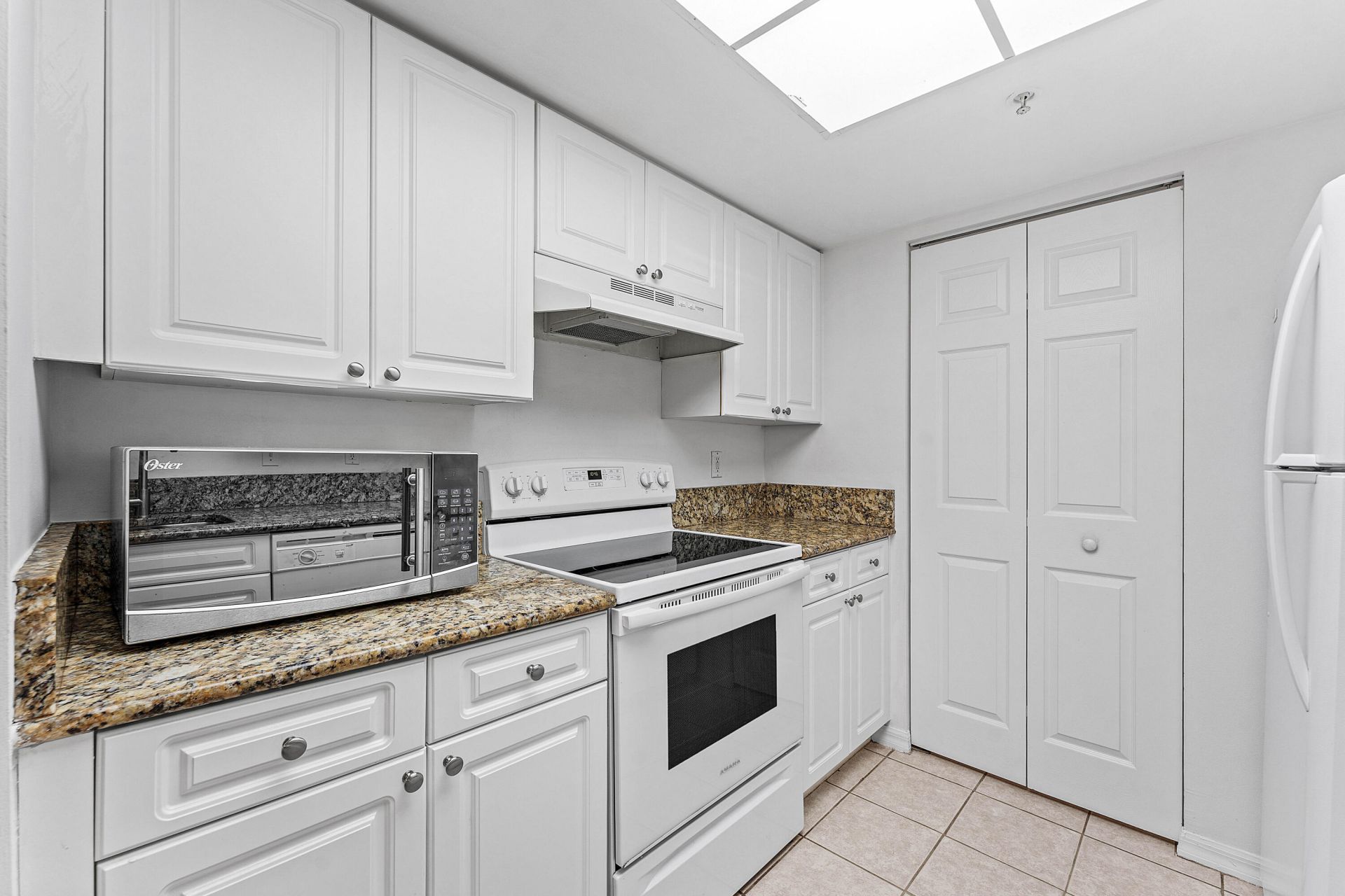 200 Crestwood Court N, Unit 211, Royal Palm Beach, FL 33411 Photo