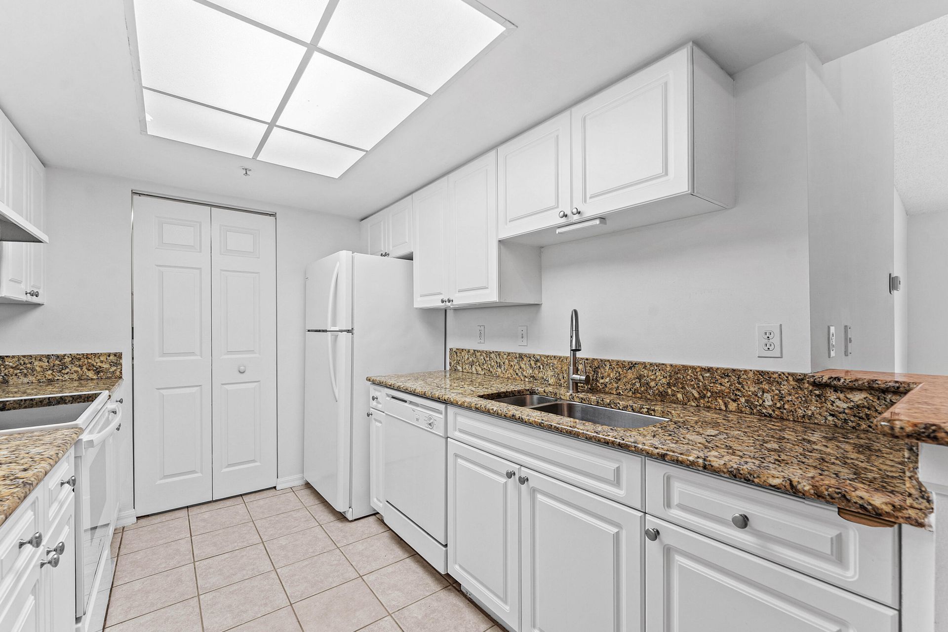 200 Crestwood Court N, Unit 211, Royal Palm Beach, FL 33411 Photo