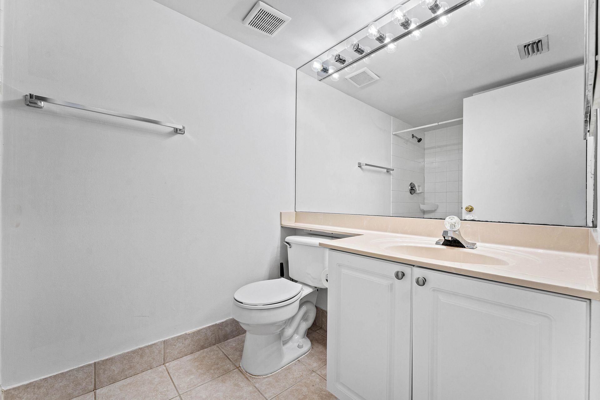 200 Crestwood Court N, Unit 211, Royal Palm Beach, FL 33411 Photo