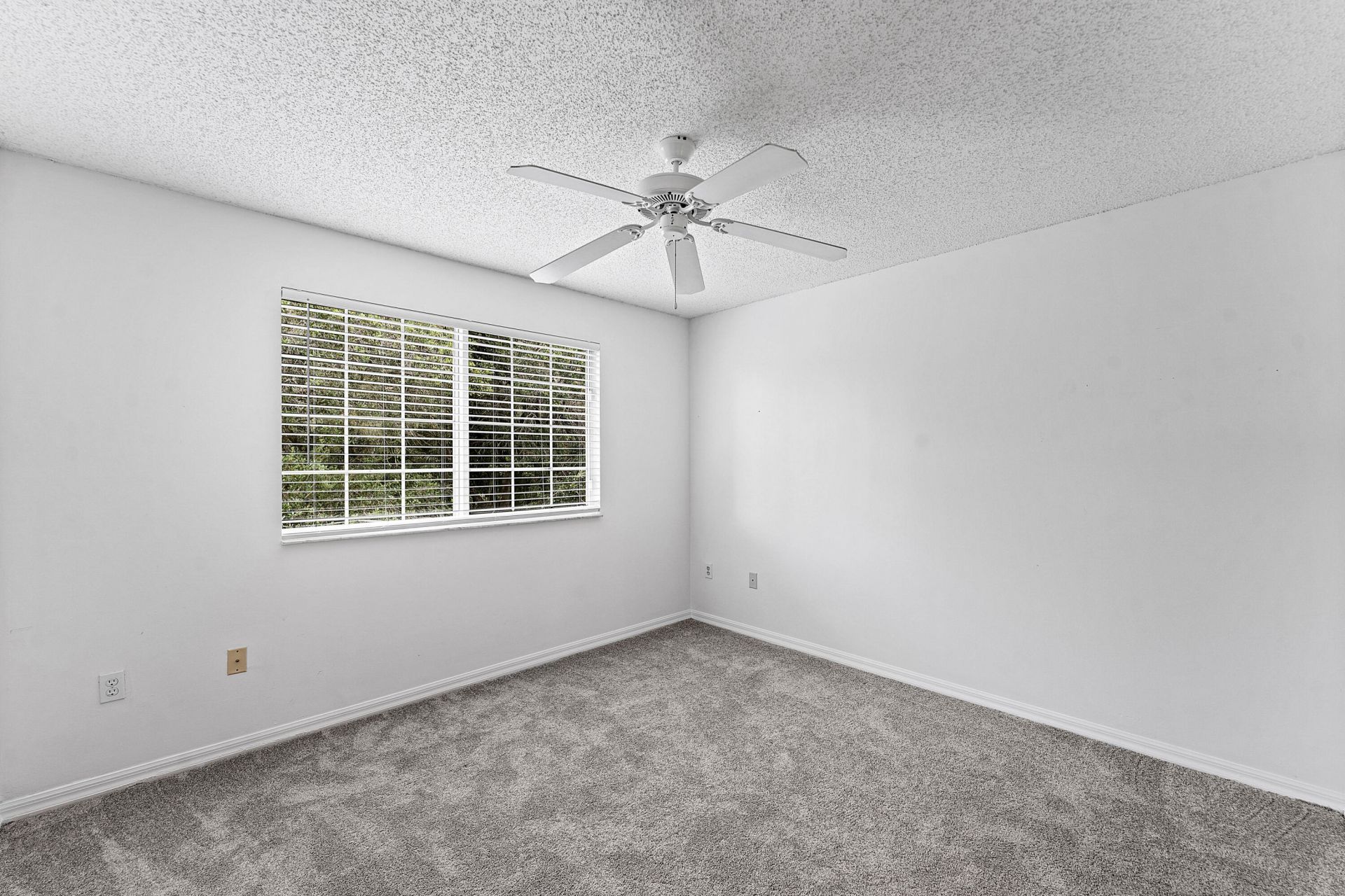 200 Crestwood Court N, Unit 211, Royal Palm Beach, FL 33411 Photo