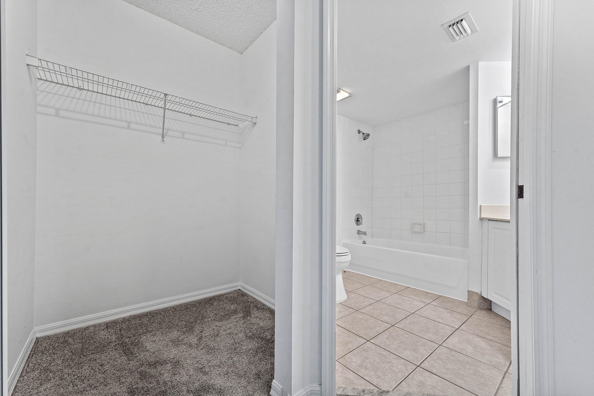 200 Crestwood Court N, Unit 211, Royal Palm Beach, FL 33411 Photo