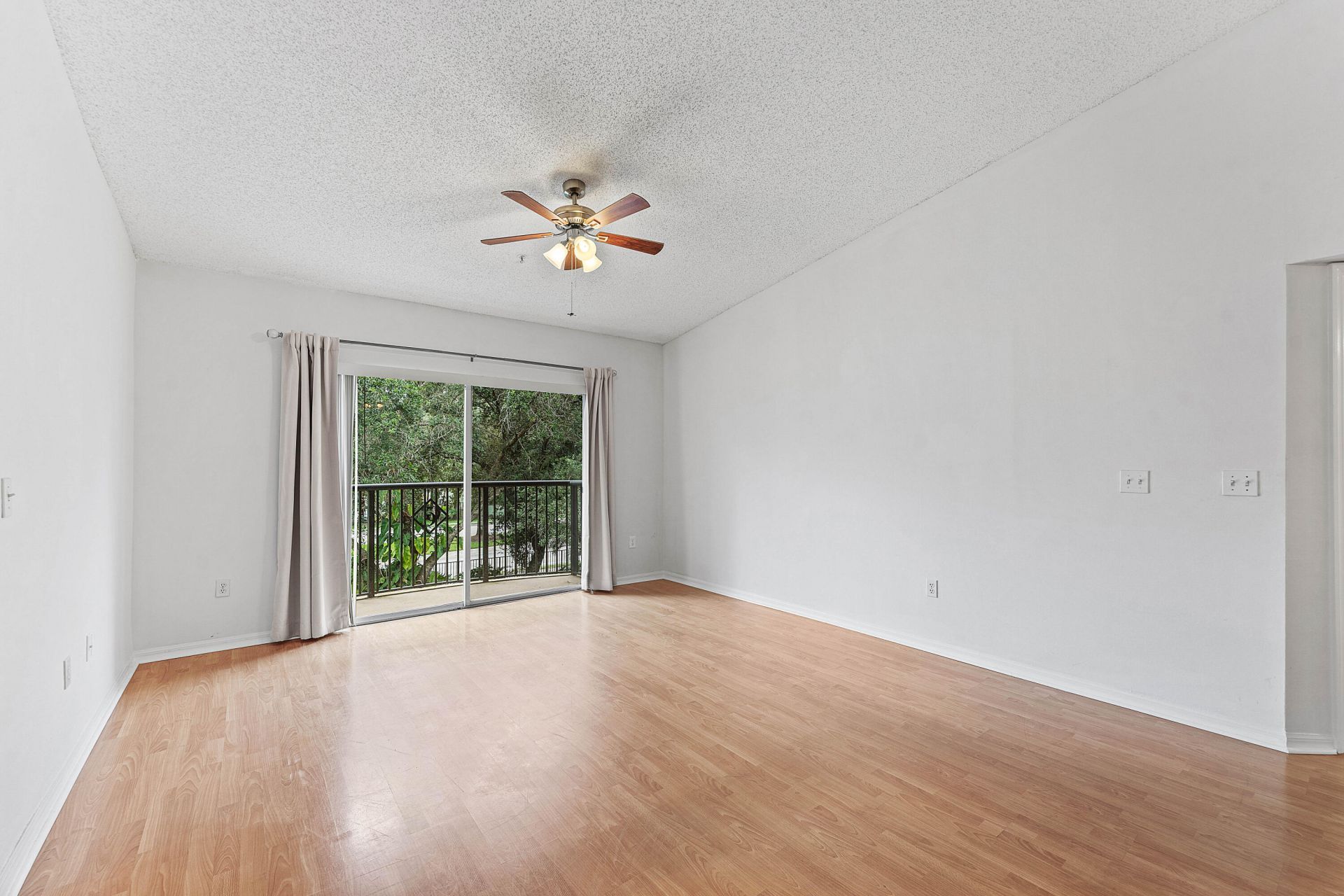 200 Crestwood Court N, Unit 211, Royal Palm Beach, FL 33411 Photo