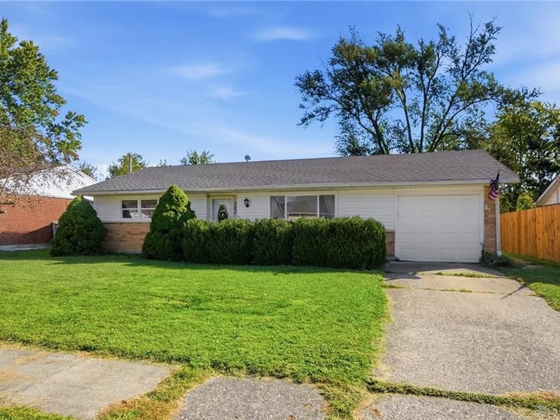 321 Mumford Drive, Troy, OH 45373 Photo 3