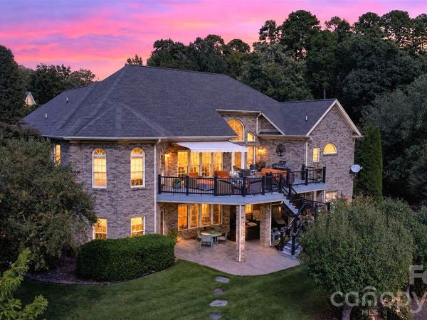 76 Divot Court, Hickory, NC 28601