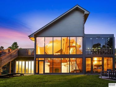21428 Hickory Street, Elkhorn, NE 68022