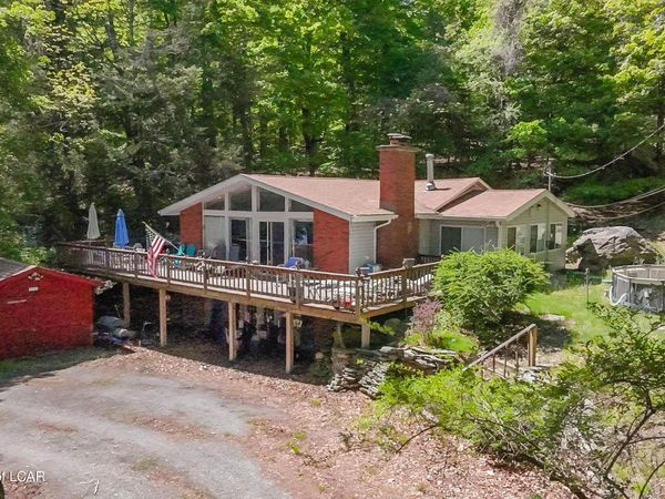 240 W Shore Drive, Hawley, PA 18428