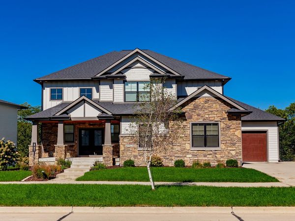 17511 Berkshire Parkway, Clive, IA 50325