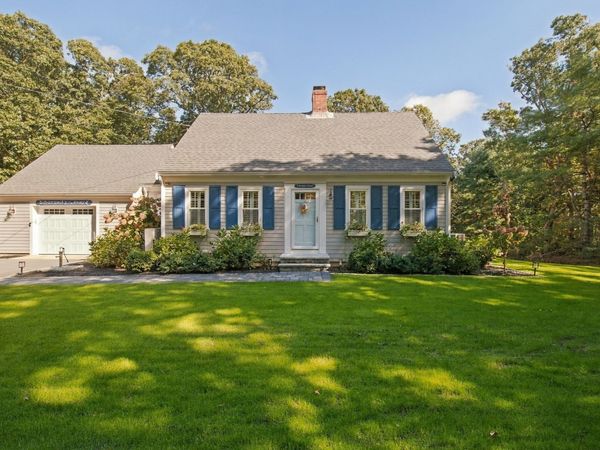 5 Evelyns Dr, Harwich, MA 02645